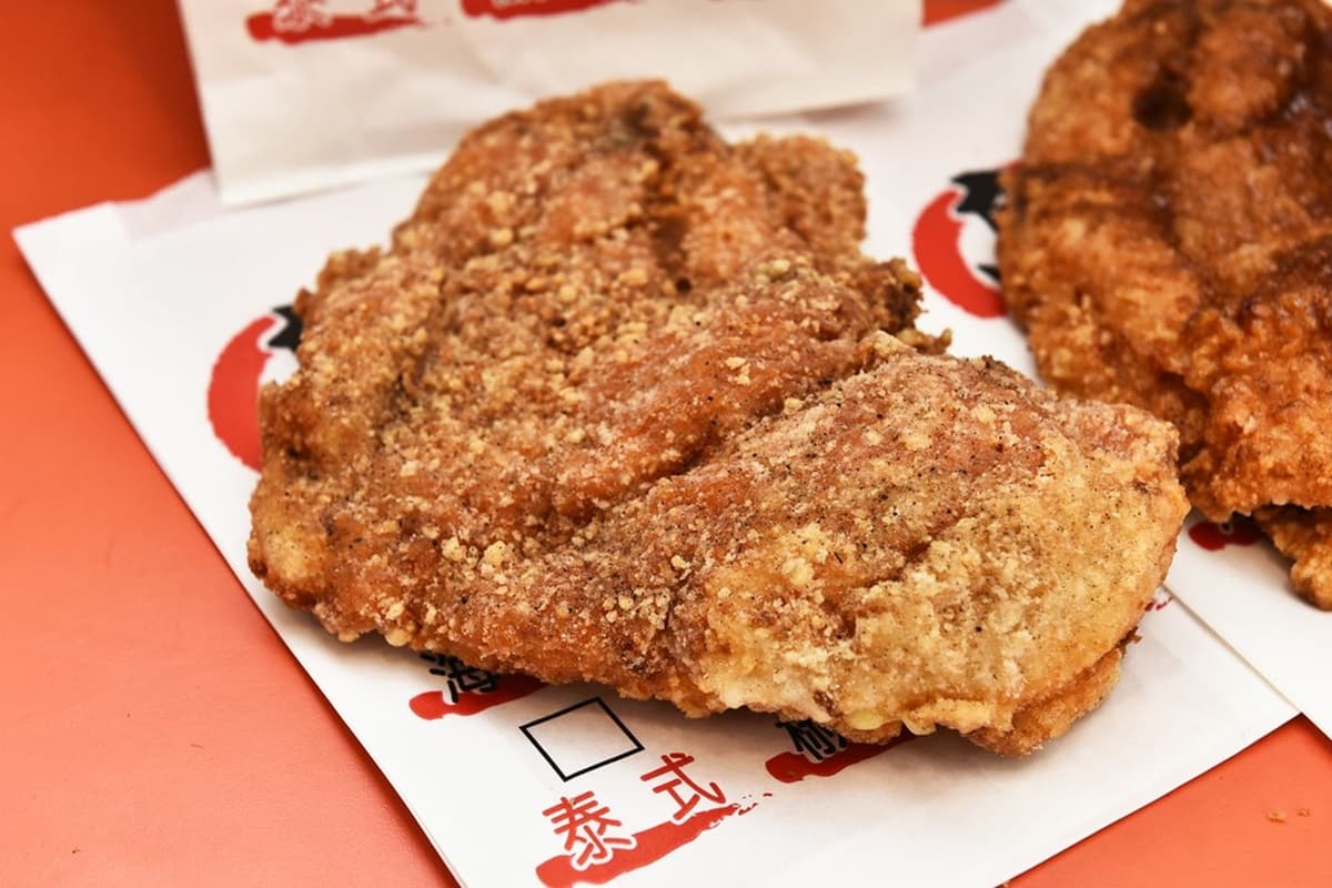 咬下去、流出來！這家「起司瀑布」雞排2hr完售，飲料免費喝到飽還可外帶