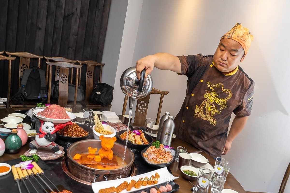 反差萌！「麻辣牛油小熊鍋」每日限2鍋，必點跳筋牛蛙、火冒腦花、駝峰肉