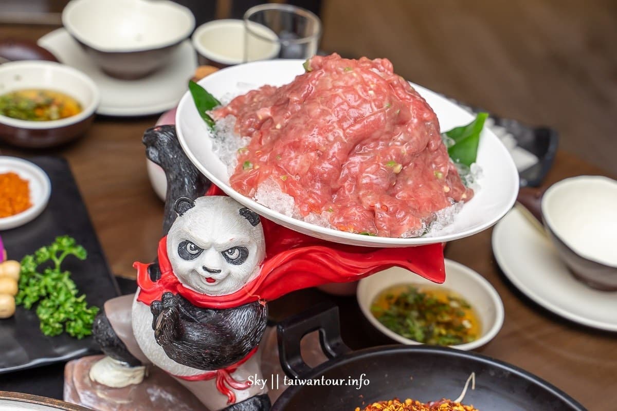 反差萌！「麻辣牛油小熊鍋」每日限2鍋，必點跳筋牛蛙、火冒腦花、駝峰肉