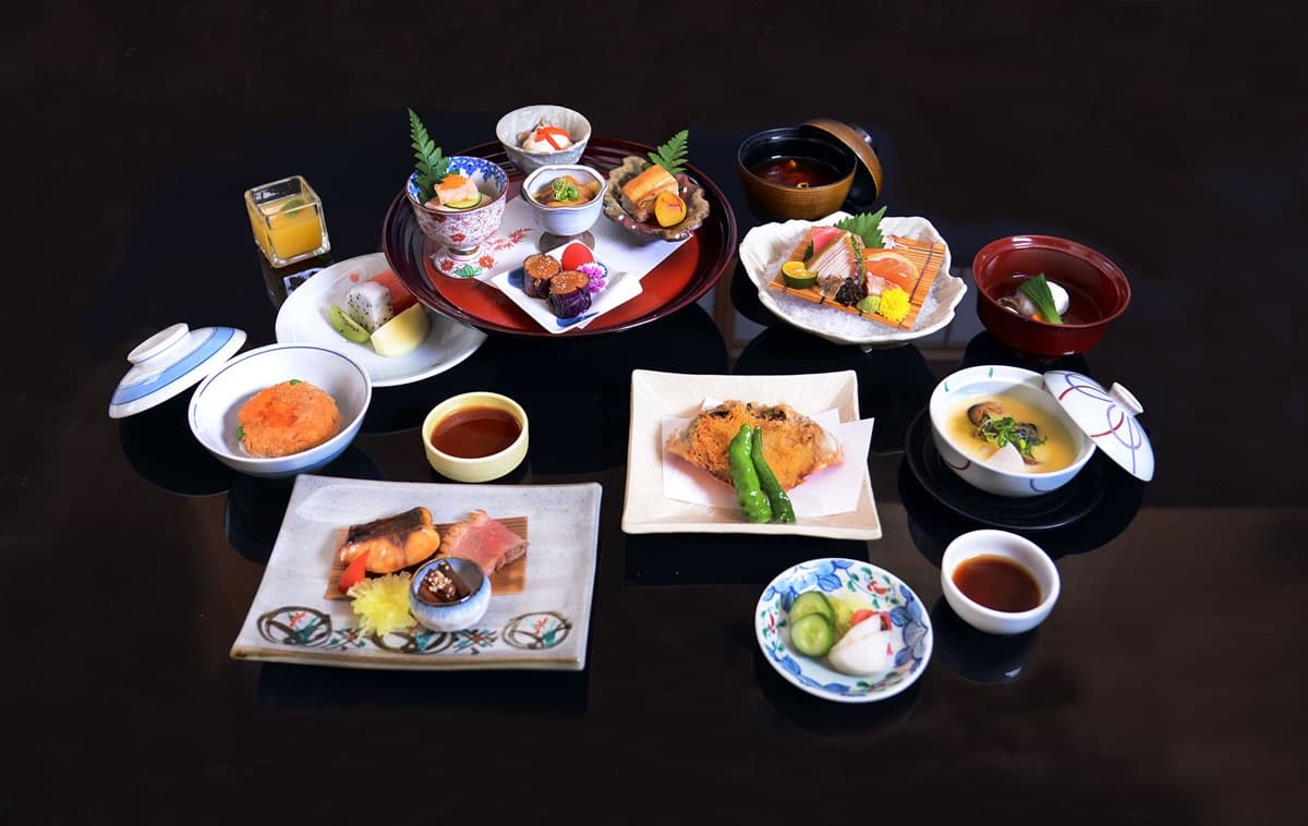 吃到飽控快搶！這家飯店「超狂550元」吃Buffet，現切牛排、螃蟹吃到飽都有