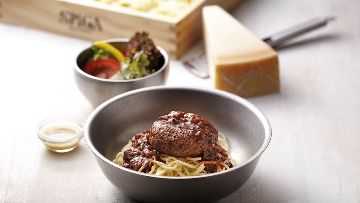 日本控快衝！超夯新吃法「漢堡排肉醬麵」在北車，開幕首三日享半價