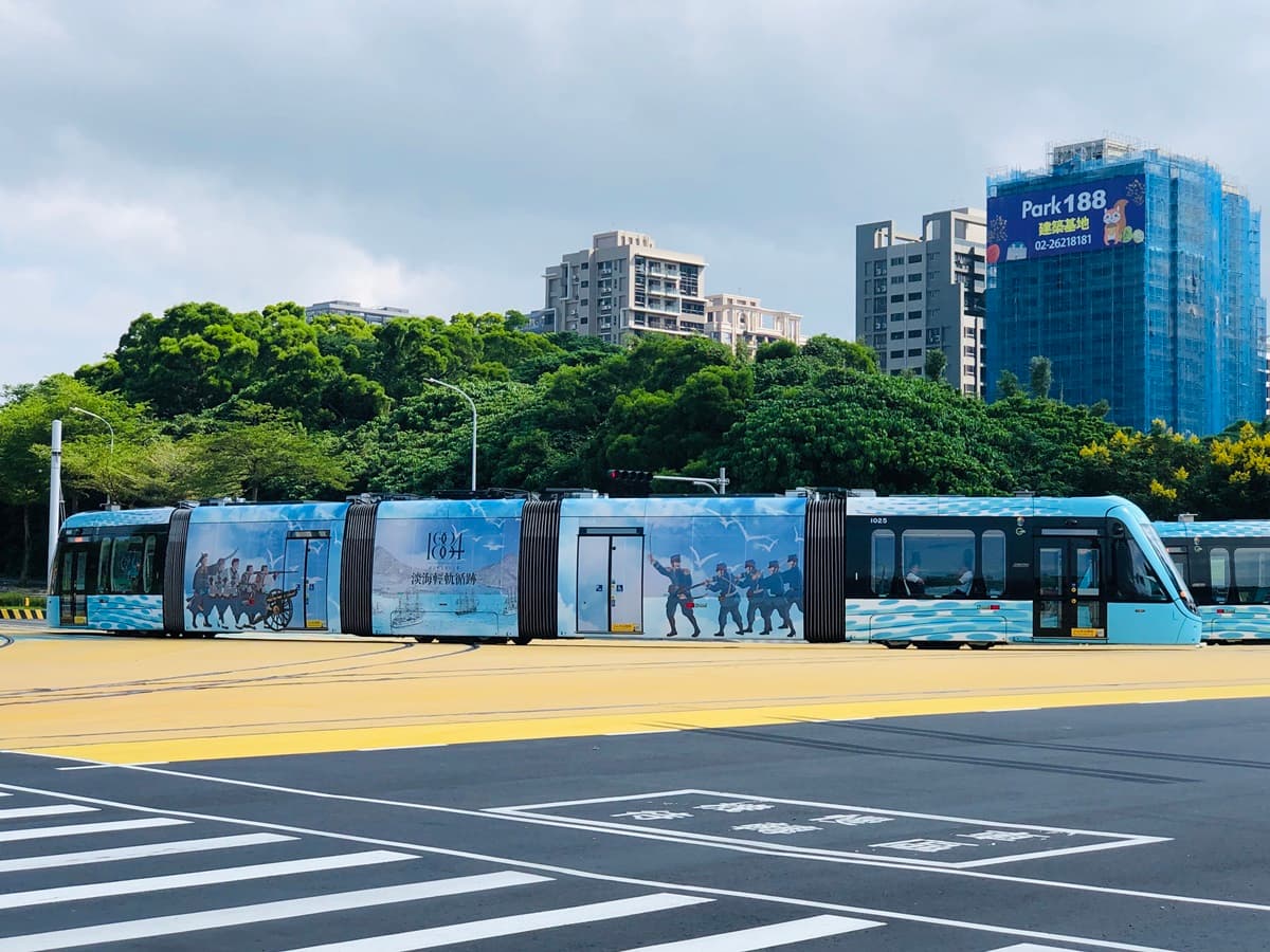 淡海輕軌首次變身！《你的名字》風格彩繪車10/10上路，還可免費扮清朝人
