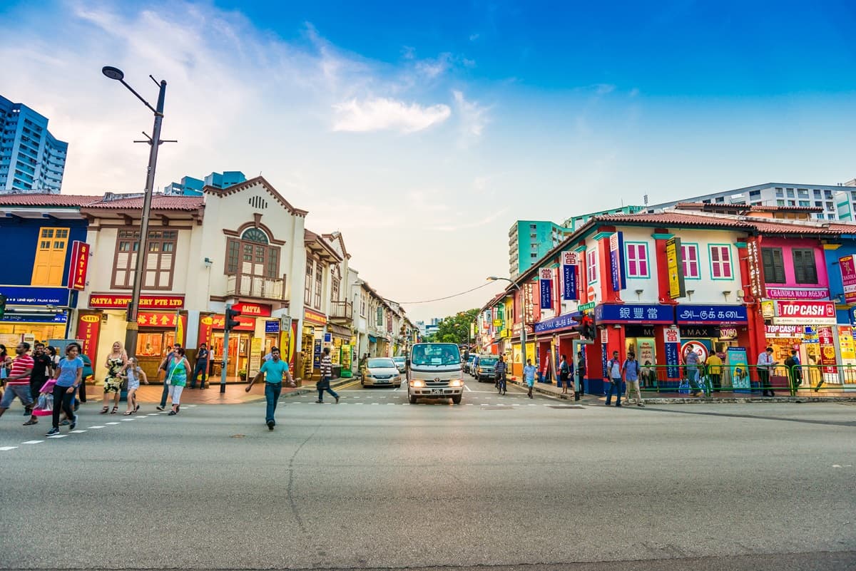 自己玩更繽紛！最適合單身旅的5個城市，必去小印度、異國碎石街、彩紅村