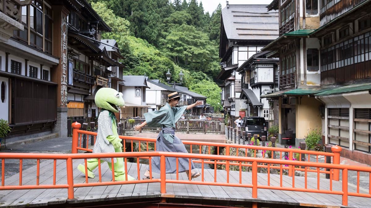 闖《神隱少女》湯屋、大啖咖哩麵包!日本東北必訪旅遊祕境,還有金色美女相伴 闖《神隱少女》湯屋、大啖咖哩麵包!日本東北必訪旅遊祕境,還有金色美女相伴