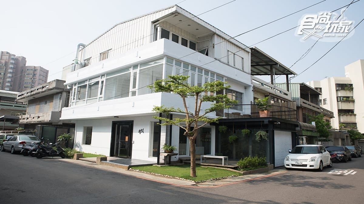 IG洗版！台中6間美拍咖啡廳：藍色工業風、咖啡軍火庫、日系木質調