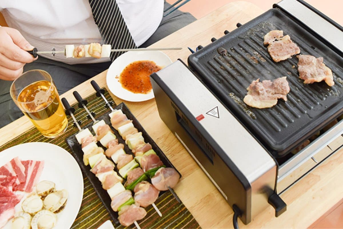 懶人福音！「烤肉神器」自動翻轉烘烤，家裡就是居酒屋