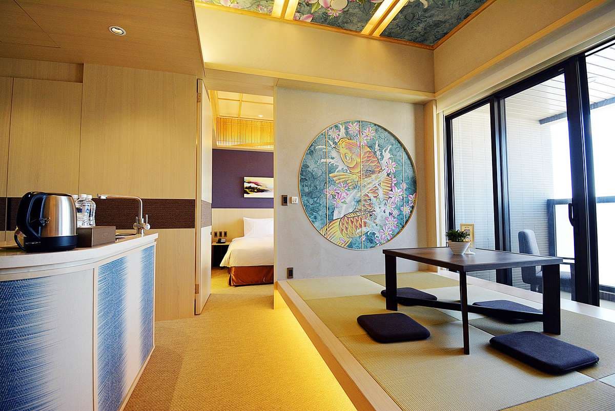 機器人幫你搬行李！台中話題新開「智能AI旅店」，入住享6道菜法式早餐