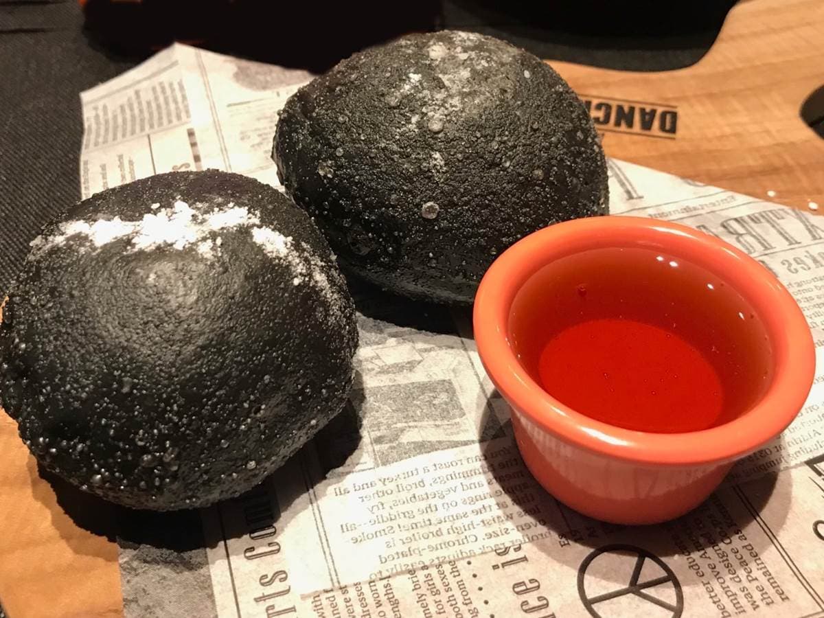 腸子、眼球、骷顱頭只有這時候可以吃!萬聖節暗黑料理這些最有戲 腸子、眼球、骷顱頭只有這時候可以吃!萬聖節暗黑料理這些最有戲