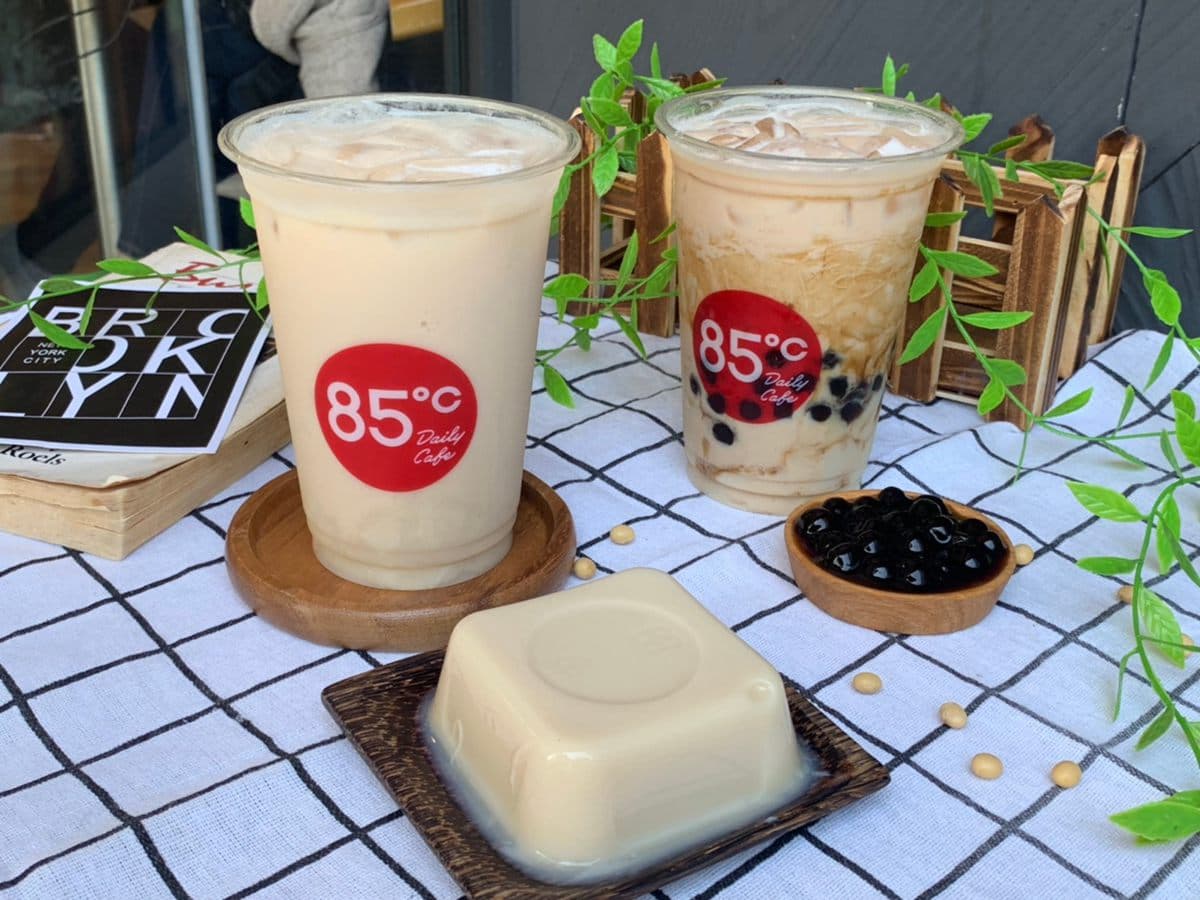 豆花迷預備備！85度C「豆花飲料」連4天第2杯半價，加碼佩佩豬蛋糕
