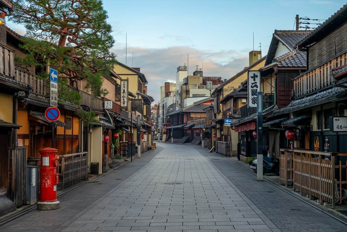 打卡前要先問！京都花見小路祭重罰，即日起「未經許可拍照」直接噴1萬
