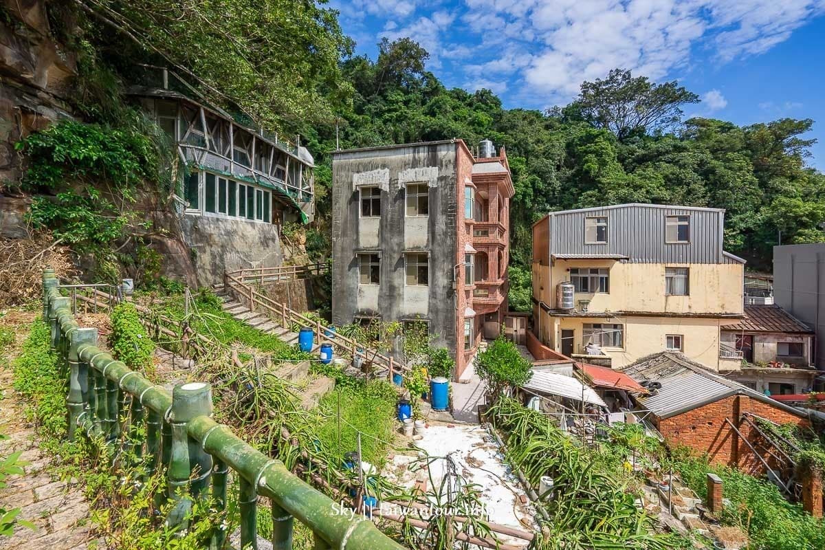 金山新玩法！探索神祕景點：天空之鏡、廢棄戰地坑道、免費古早溫泉、金色彼岸花