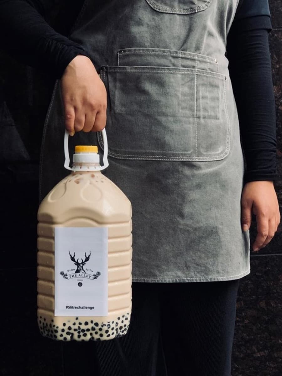珍奶控加油！飲料店推出「5公升巨無霸桶裝珍奶」，完成挑戰再送一桶
