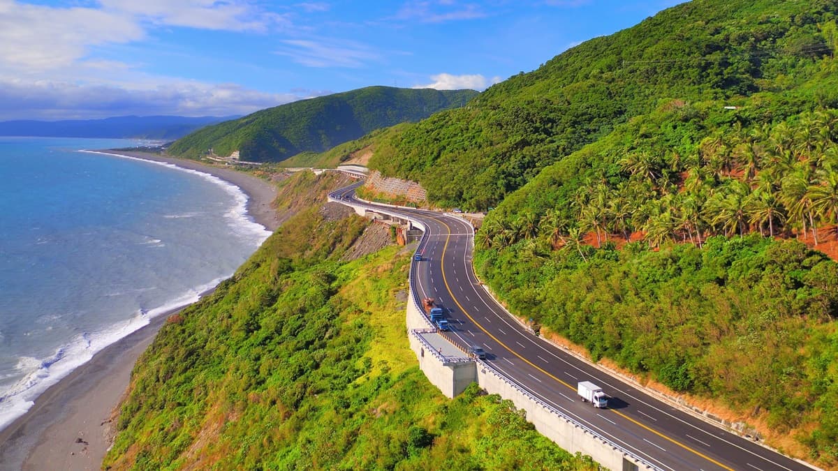 「全台最美公路」這裡拍！3.8公里無敵海景＋海岸山脈網美必衝