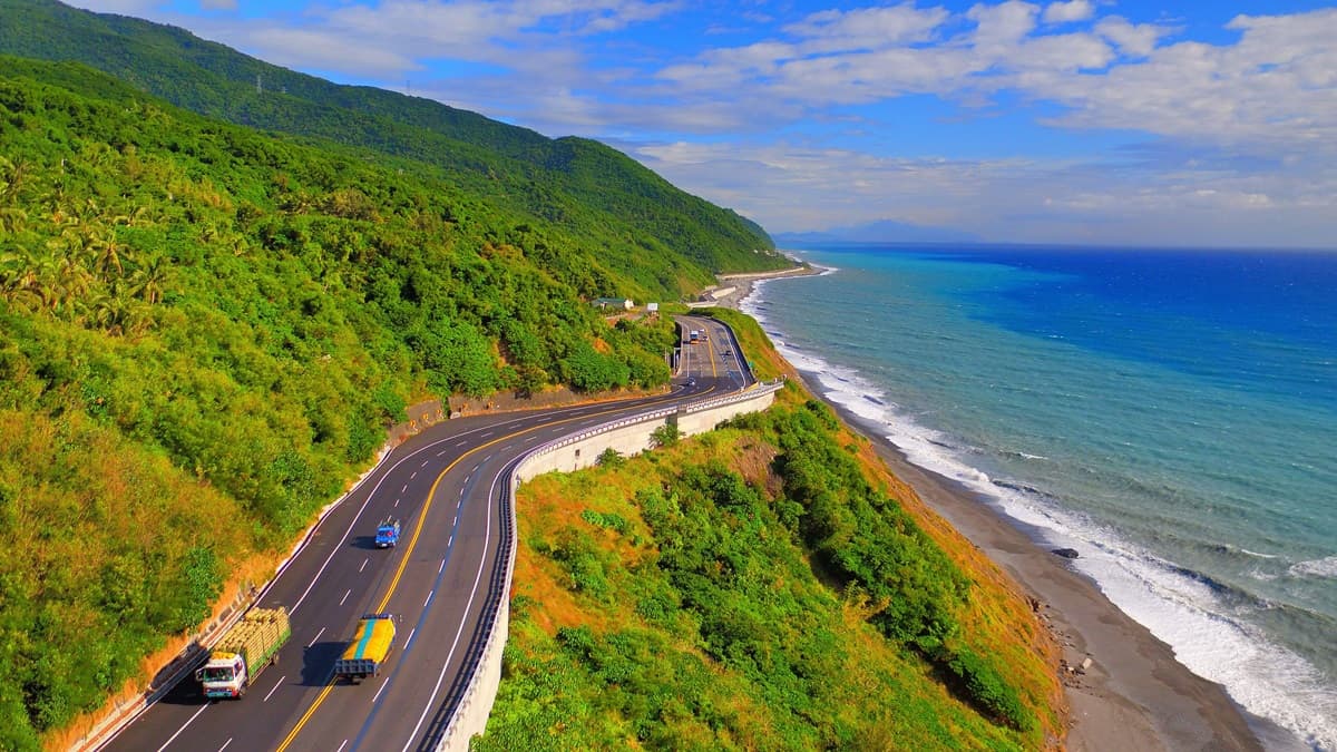 「全台最美公路」這裡拍！3.8公里無敵海景＋海岸山脈網美必衝