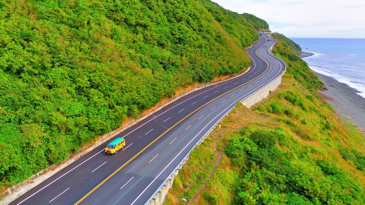 「全台最美公路」這裡拍！3.8公里無敵海景＋海岸山脈網美必衝
