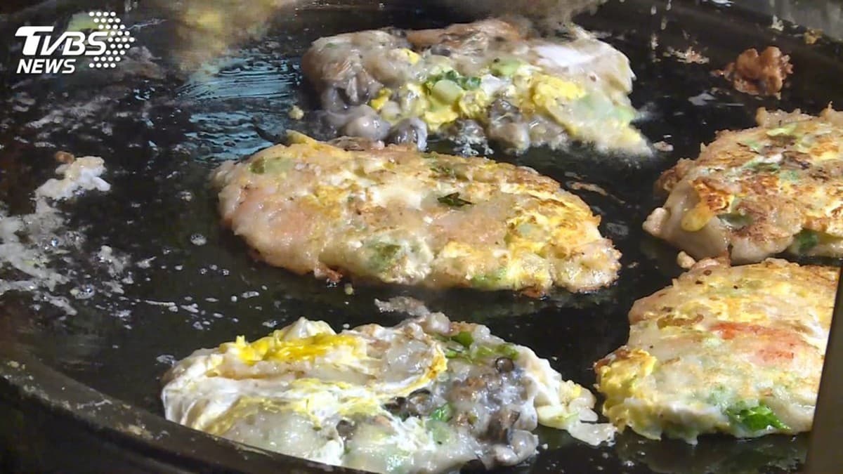 第一次來「三和夜市」先排這2攤:12樣內餡潤餅、酥皮蚵仔煎,順路吃40年肉圓 第一次來「三和夜市」先排這2攤:12樣內餡潤餅、酥皮蚵仔煎,順路吃40年肉圓