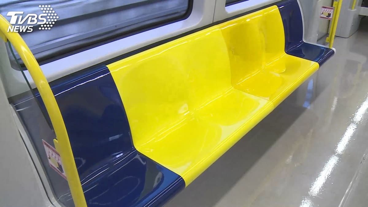 環狀線將通車「內裝先曝光」!椅子變身「皮卡丘黃」增設行李區,連博愛座也變了 環狀線將通車「內裝先曝光」!椅子變身「皮卡丘黃」增設行李區,連博愛座也變了