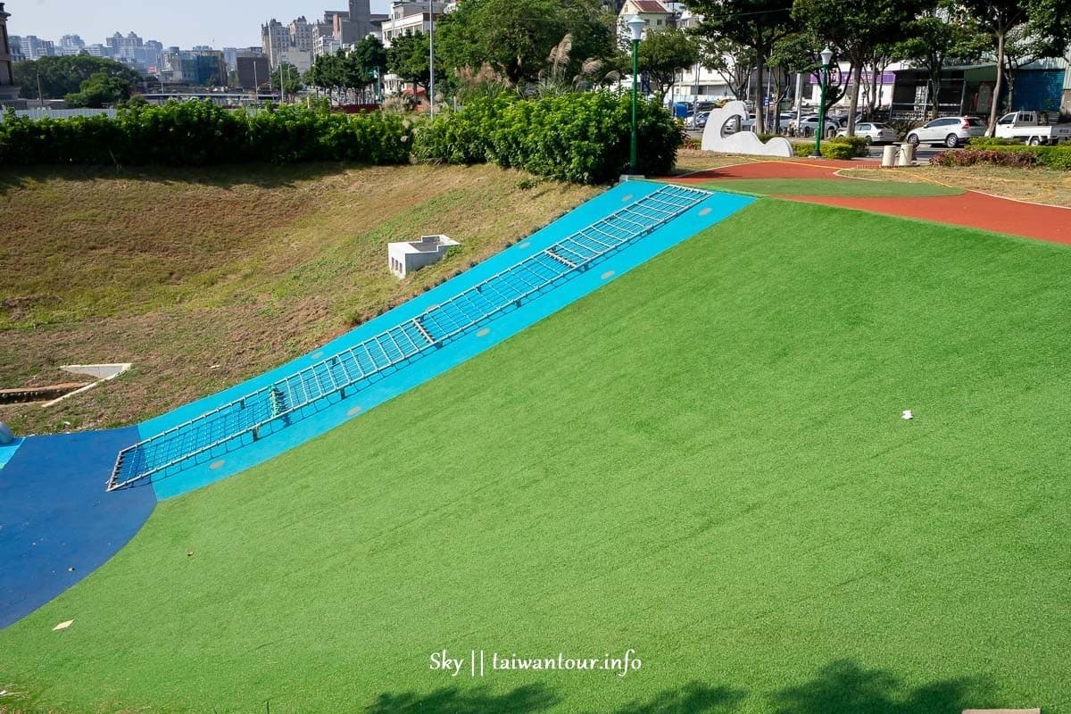 林口最新海洋系公園!4樓高水管滑梯直衝「鯨魚池」,還有超斜滑草場可溜 林口最新海洋系公園!4樓高水管滑梯直衝「鯨魚池」,還有超斜滑草場可溜