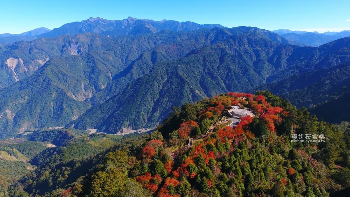 現在去拍最美！北中南7大絕佳賞楓點：京都風雙拱橋、鴛鴦湖步道、豔紅燈海公園