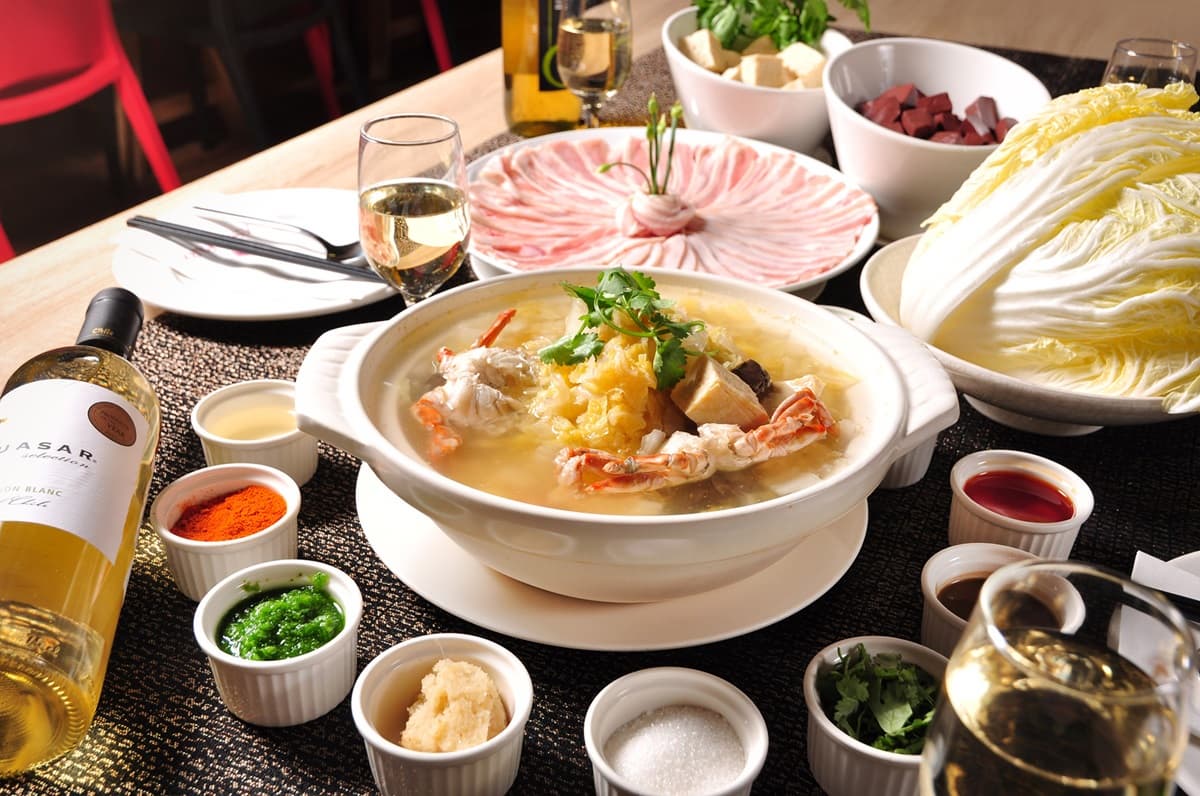 火鍋控暴動了！飯店推超狂「酸菜白肉鍋Buffet」＋白酒喝到飽不到六百元