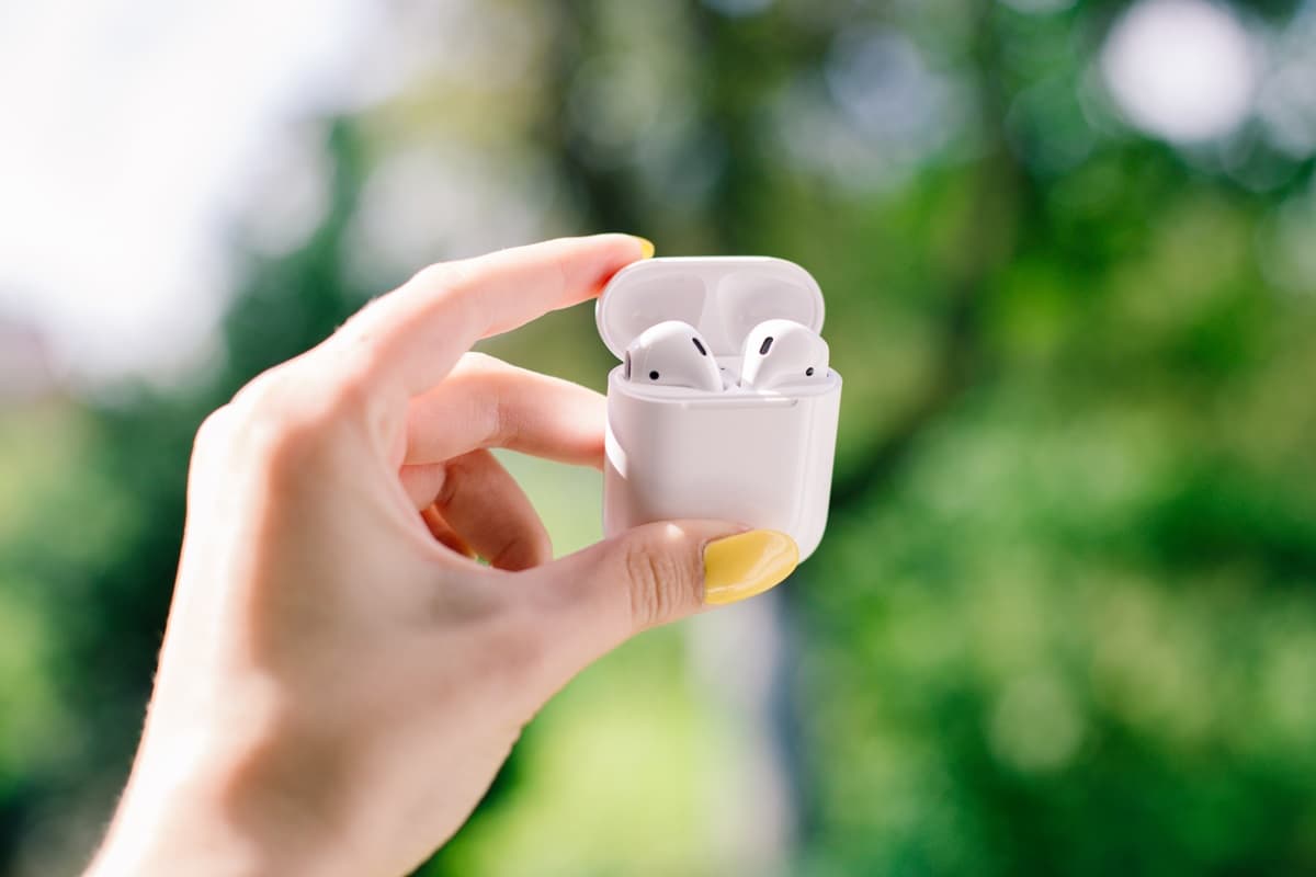 果粉敲碗了！iPhone12將有「雙手指」指紋辨識，隨機就送「AirPods」