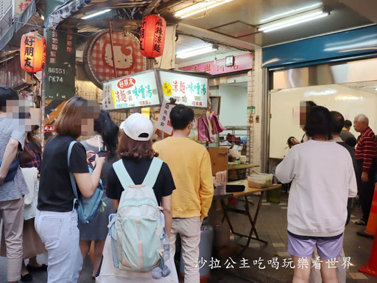 士林夜市排隊也要吃這9攤：珍奶舒芙蕾、高CP值燒肉丼、日本人也愛煎包