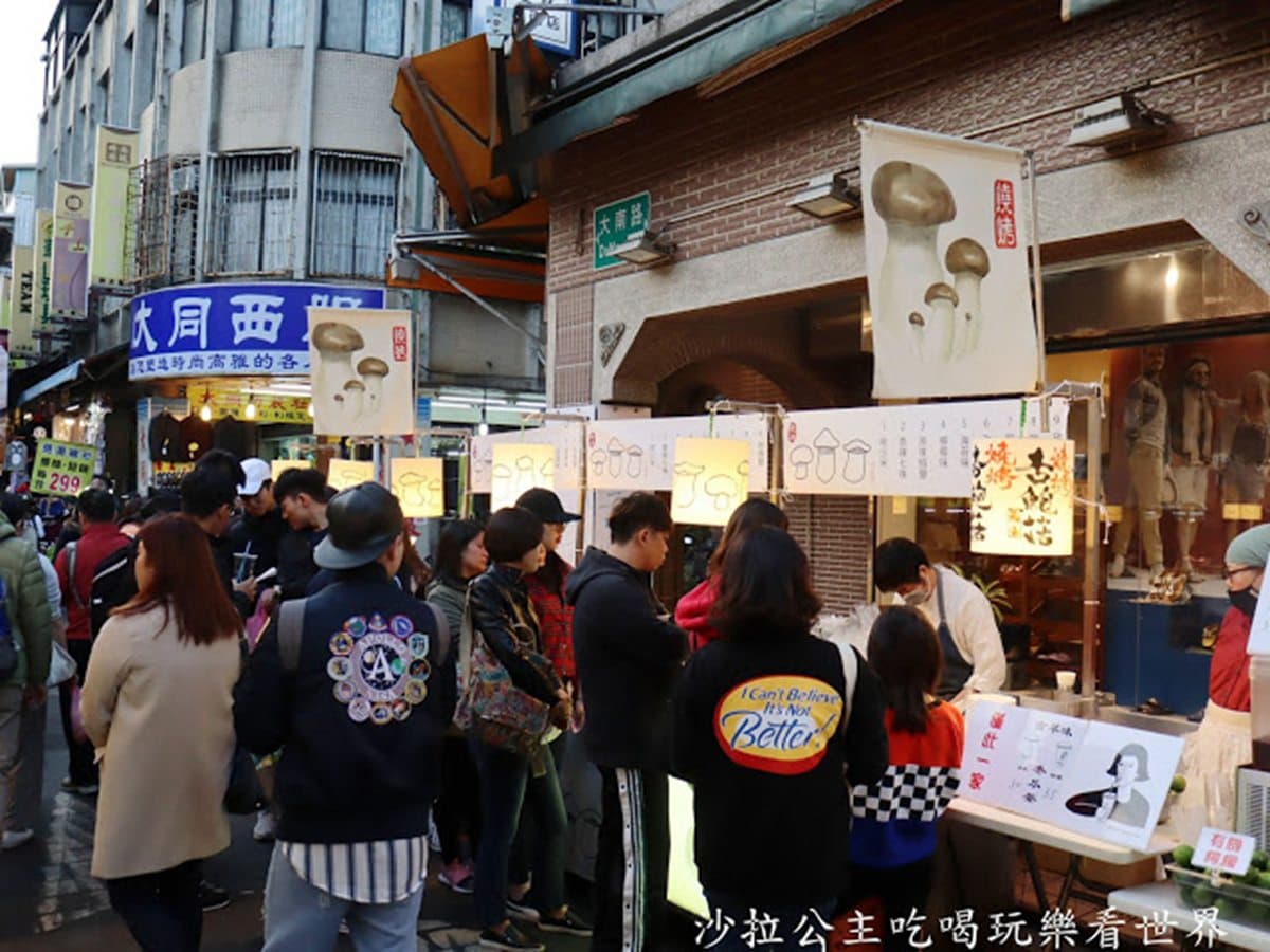 士林夜市排隊也要吃這9攤：珍奶舒芙蕾、高CP值燒肉丼、日本人也愛煎包