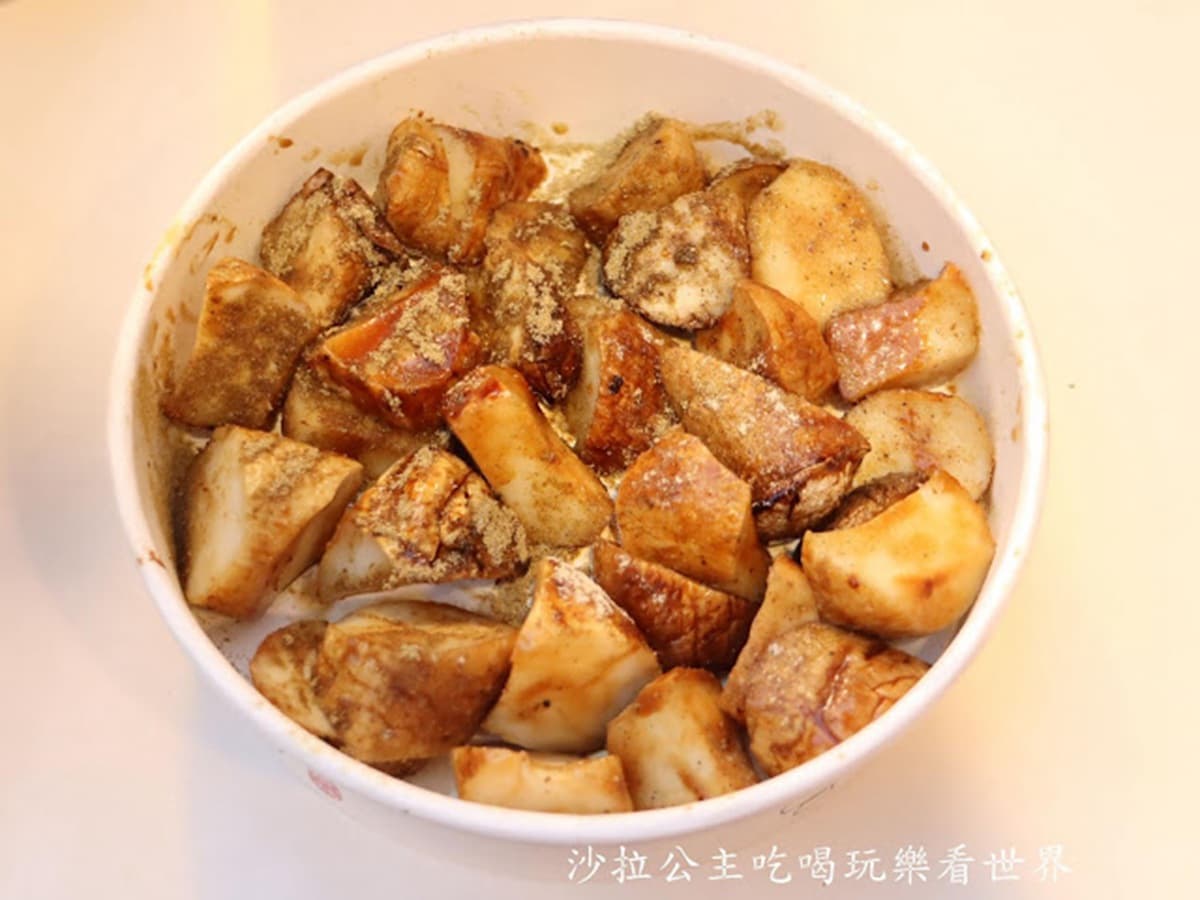 士林夜市排隊也要吃這9攤：珍奶舒芙蕾、高CP值燒肉丼、日本人也愛煎包