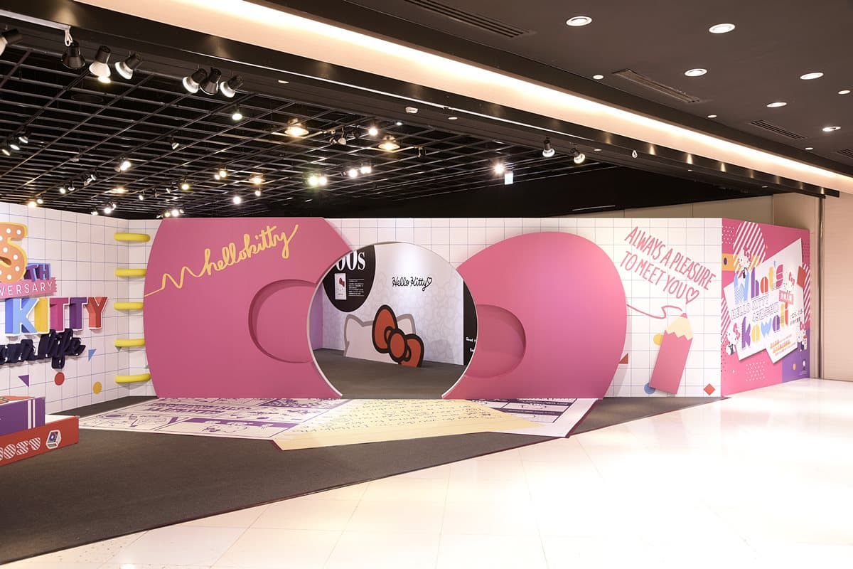 貓迷高雄見！全台首發「Hello Kitty45週年展」，3公尺高Kitty巨型扭蛋機必玩