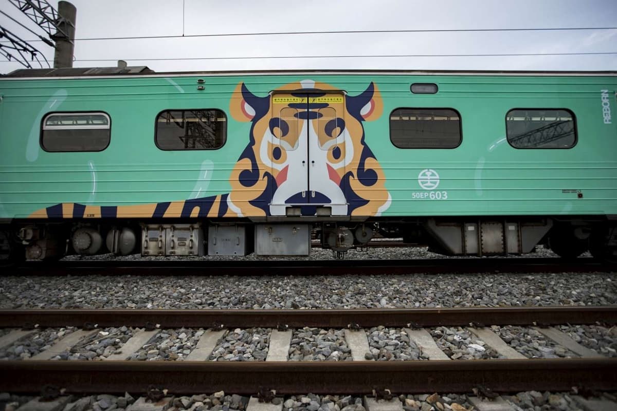 彩繪列車再+1!動物明星陪搭火車,順遊和風老戲院、漫畫街拍復古美照 彩繪列車再+1!動物明星陪搭火車,順遊和風老戲院、漫畫街拍復古美照