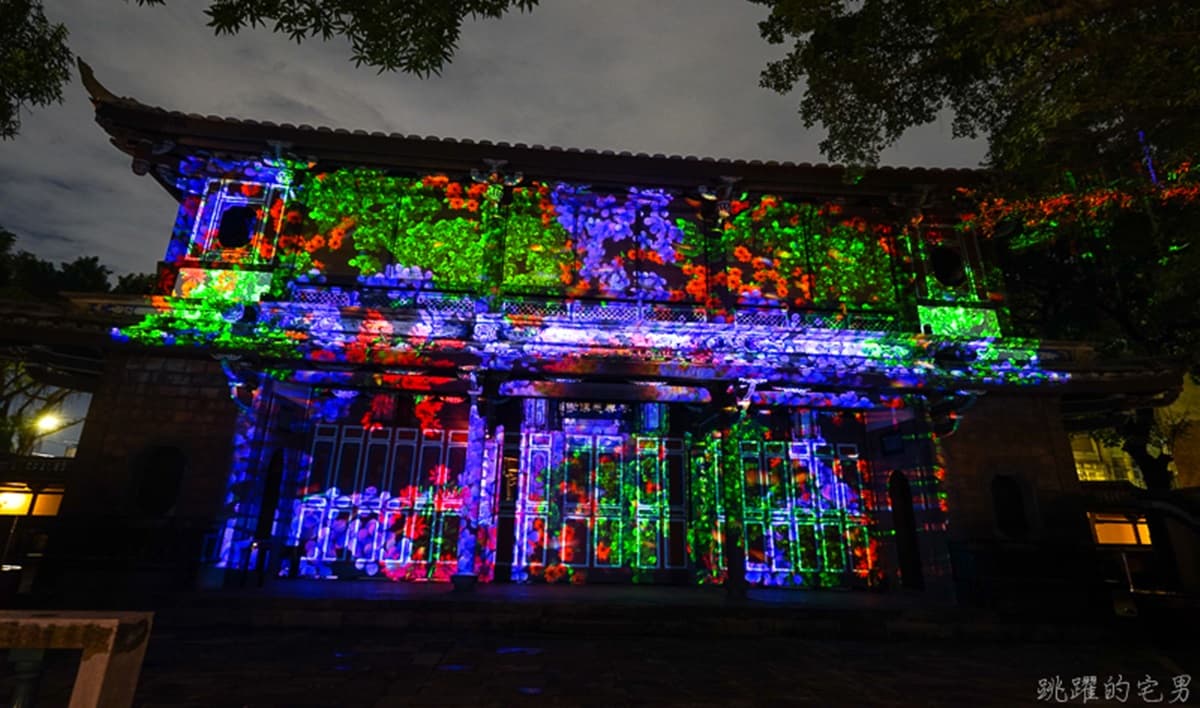 免出國就可看「日本夜楓」！林家花園限定光雕秀登場，百年宅院「開出四季花」