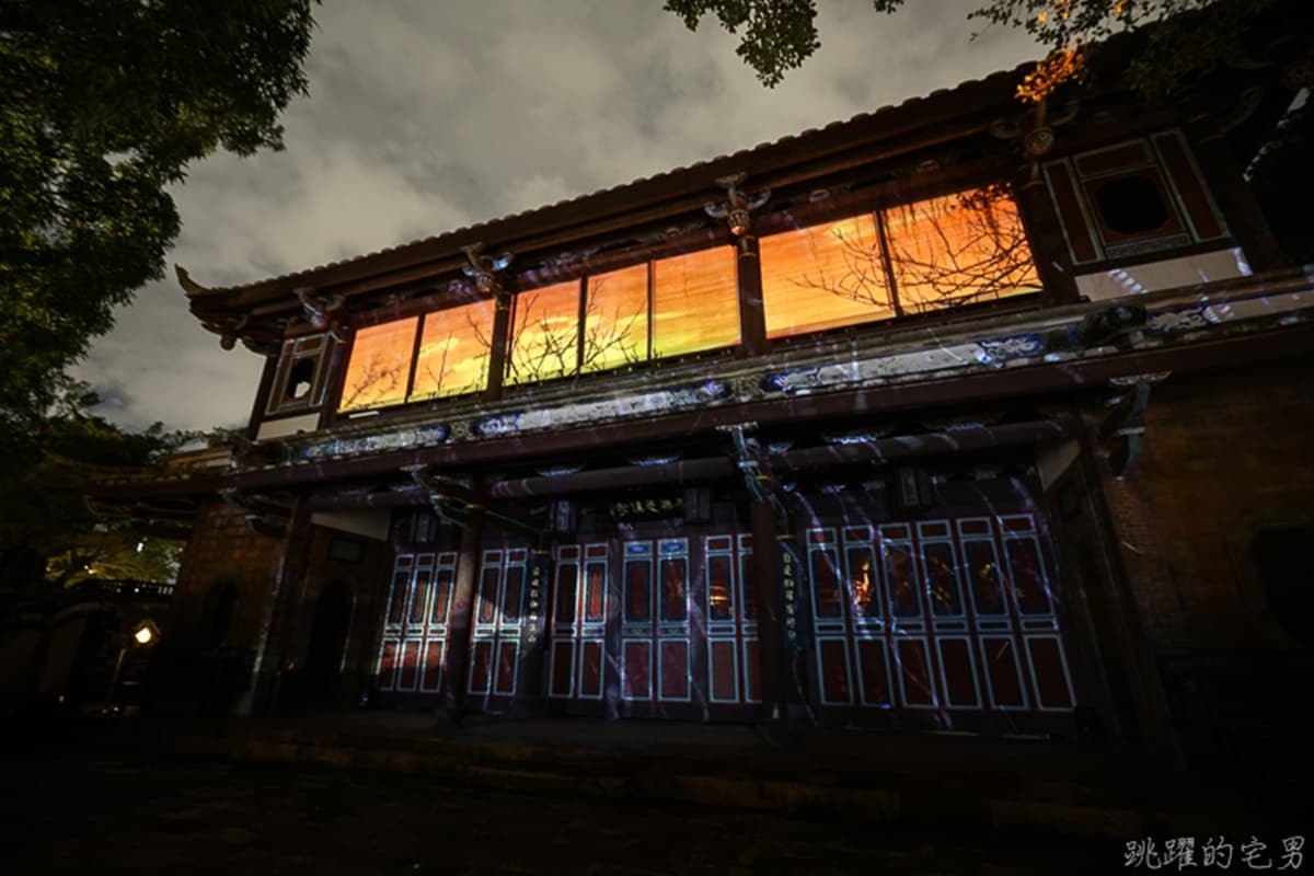 免出國就可看「日本夜楓」！林家花園限定光雕秀登場，百年宅院「開出四季花」
