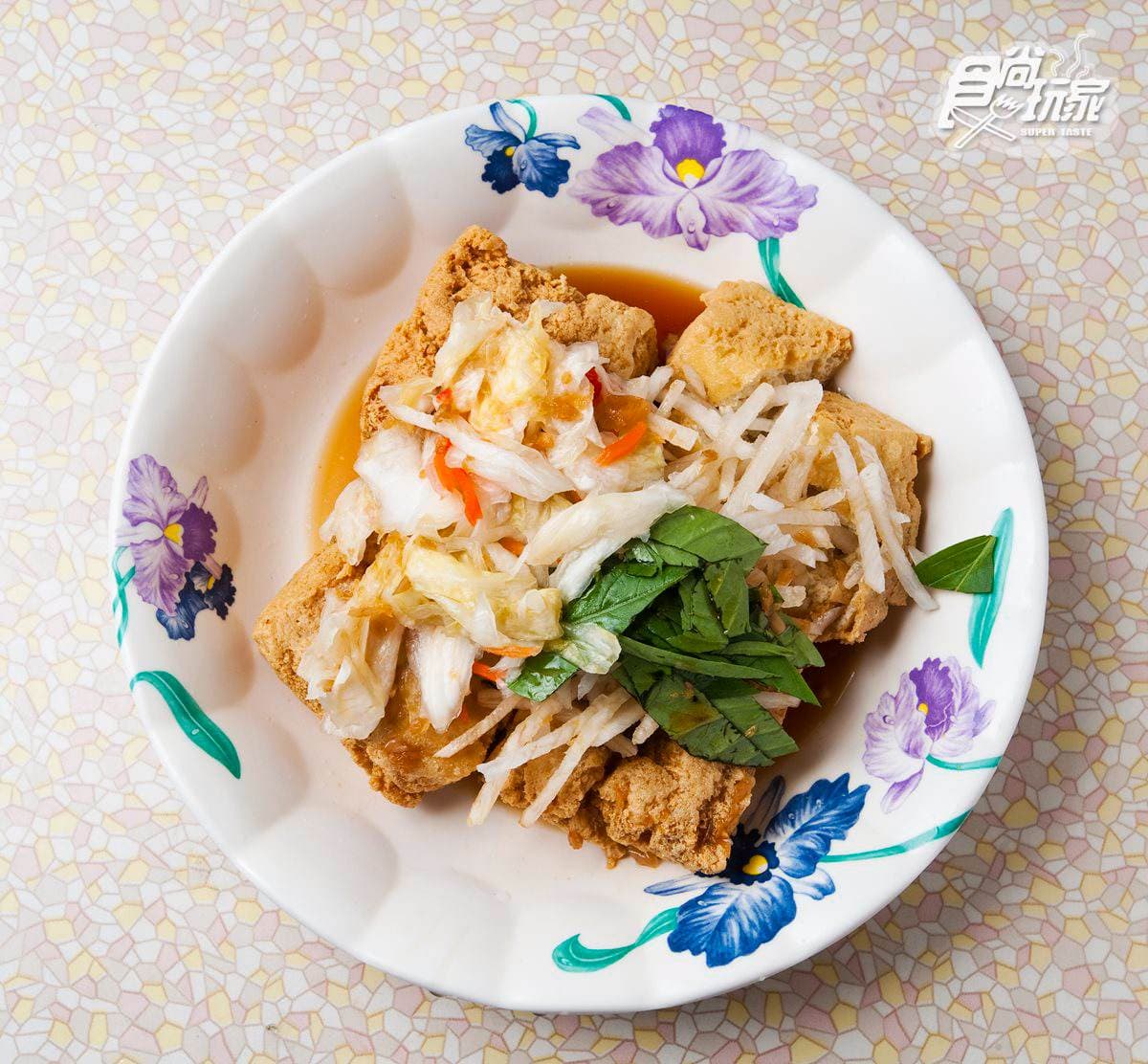 聽說台中人覺得這樣吃臭豆腐最美味，網友讚口感大升級！全台這11家必吃