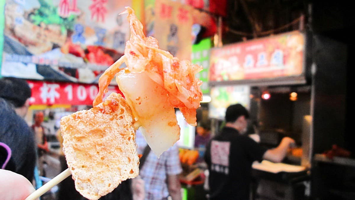 聽說台中人覺得這樣吃臭豆腐最美味，網友讚口感大升級！全台這11家必吃
