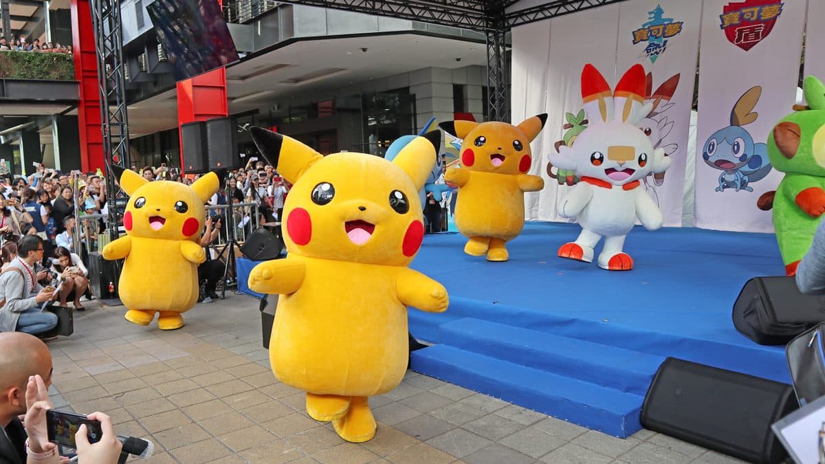 「孝子團」先卡位！皮卡丘東區封街遊行，馬路變遊樂場