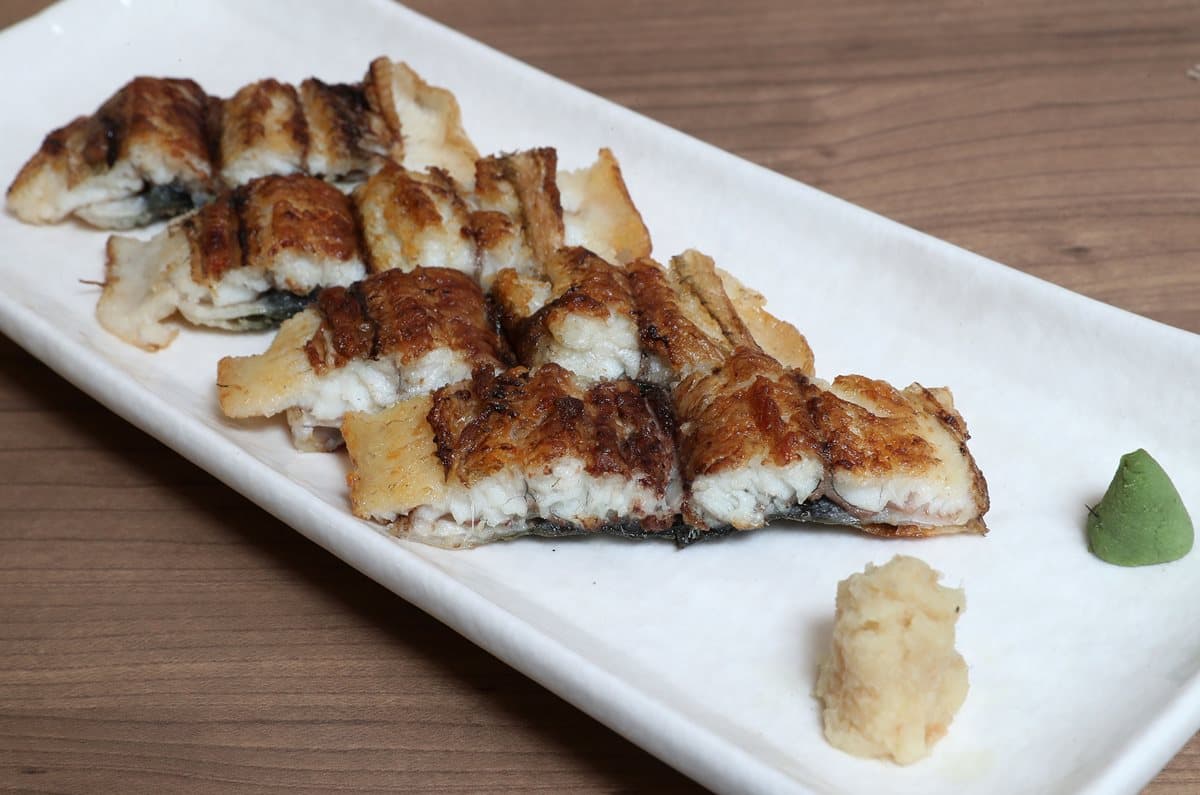 【新開店】鰻魚飯糰40元就能吃！星級主廚開「三河屋」，挑戰最強「鰻魚飯」
