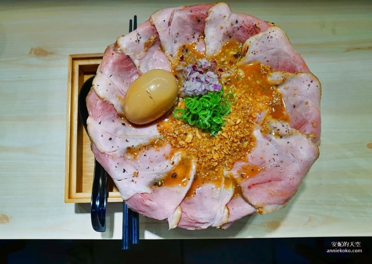 【全台浮誇美食100家】「排骨疊疊樂」vs.「飛龍在天」！北台灣27間視覺系料理大亂鬥