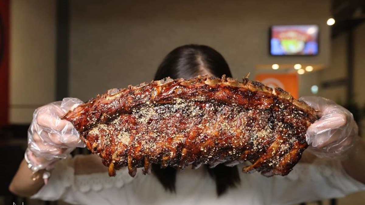 我的老天鵝！巨無霸「酥炸鮮魷丼飯」「戰斧豬排」、爆量「燒肉炒飯」，快衝台中這3家