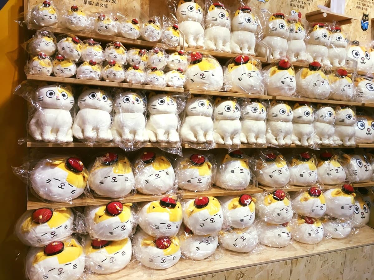 貓奴快衝!全台最萌「黃阿瑪快閃店」超過百款商品,7大「巨型罐罐」打卡必拍 貓奴快衝!全台最萌「黃阿瑪快閃店」超過百款商品,7大「巨型罐罐」打卡必拍