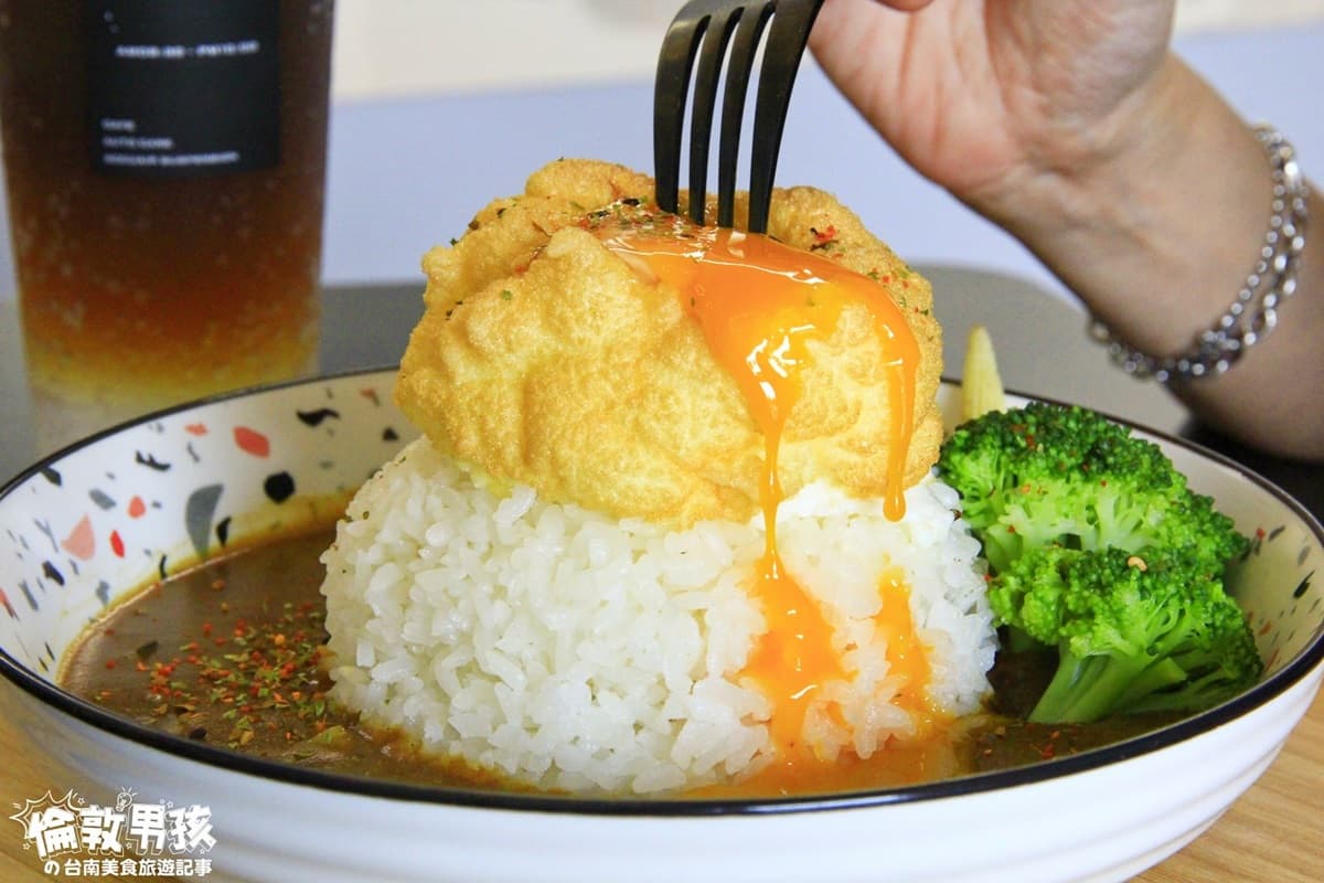 【全台浮誇美食100家】爆炸炒飯、土石流芋泥珍珠、鮪魚剉冰，南台灣26間「超扯」好料