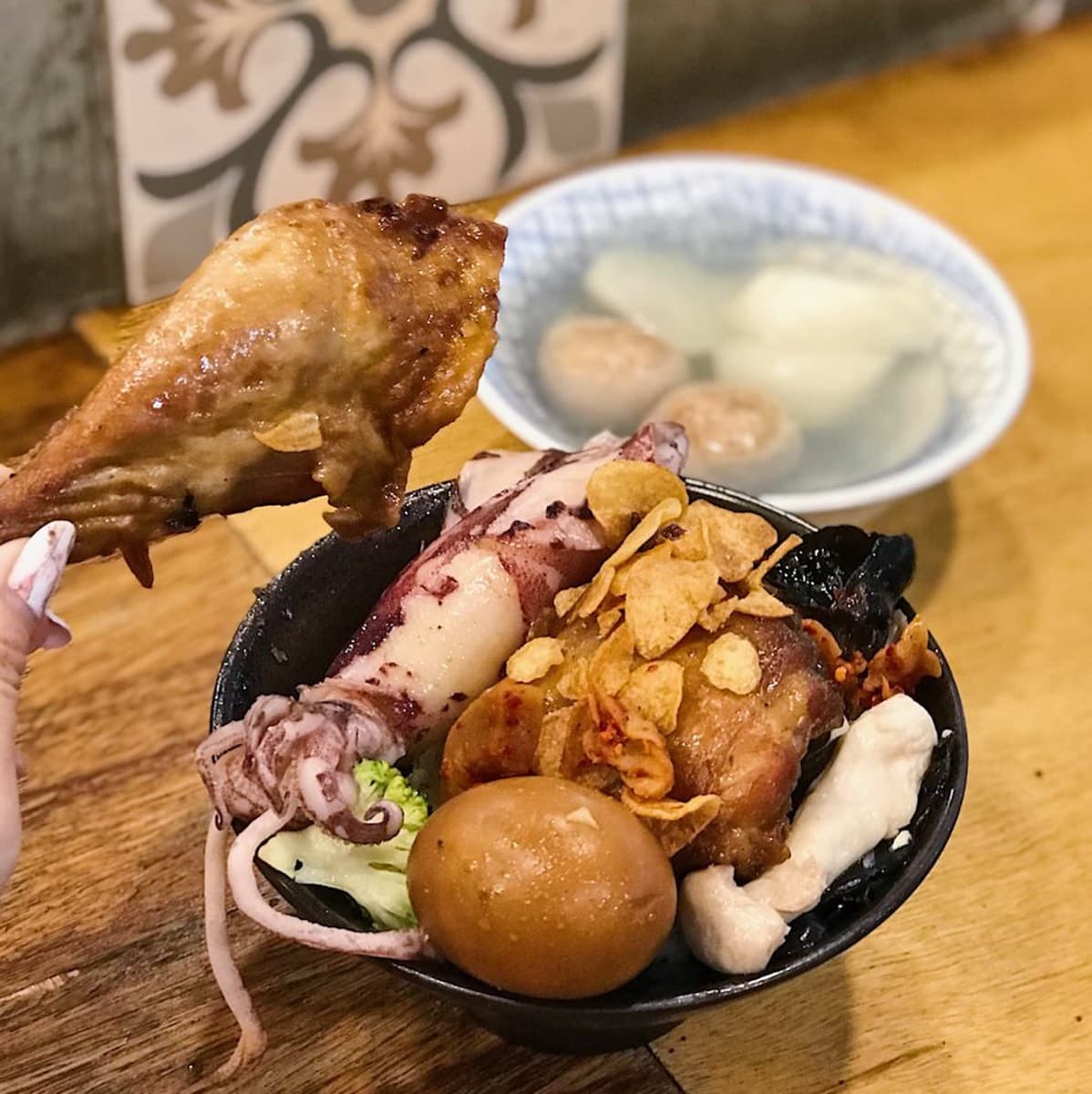 【全台浮誇美食100家】爆炸炒飯、土石流芋泥珍珠、鮪魚剉冰，南台灣26間「超扯」好料