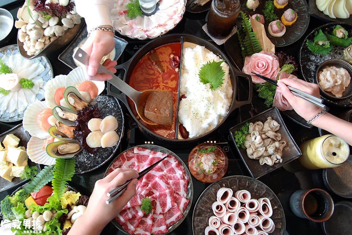 【全台浮誇美食100家】爆炸炒飯、土石流芋泥珍珠、鮪魚剉冰，南台灣26間「超扯」好料
