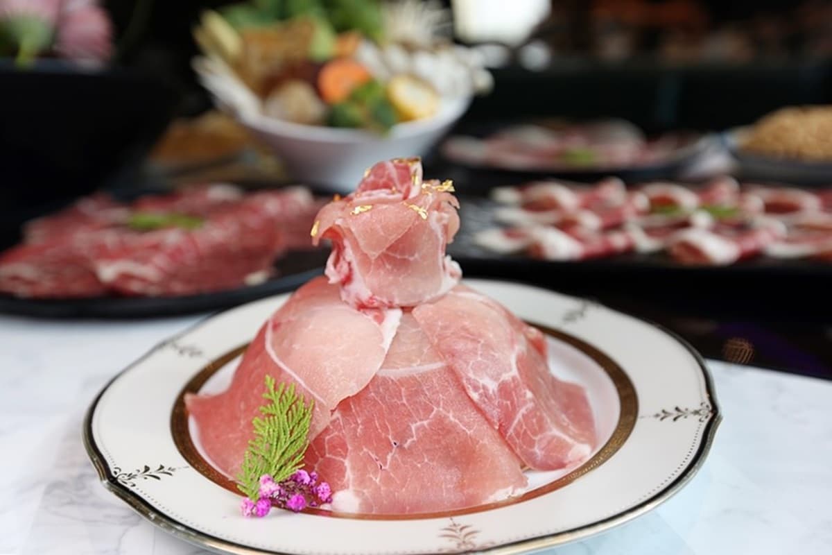 【全台浮誇美食100家】爆炸炒飯、土石流芋泥珍珠、鮪魚剉冰，南台灣26間「超扯」好料