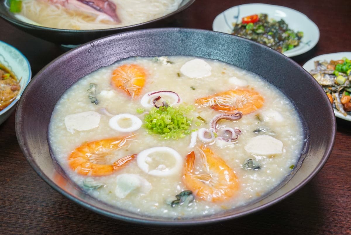 少女心冒煙了！海味小吃店「粉紅仙人掌粥」IG暴紅，內行推配「鹹蛋黃芋泥丸」