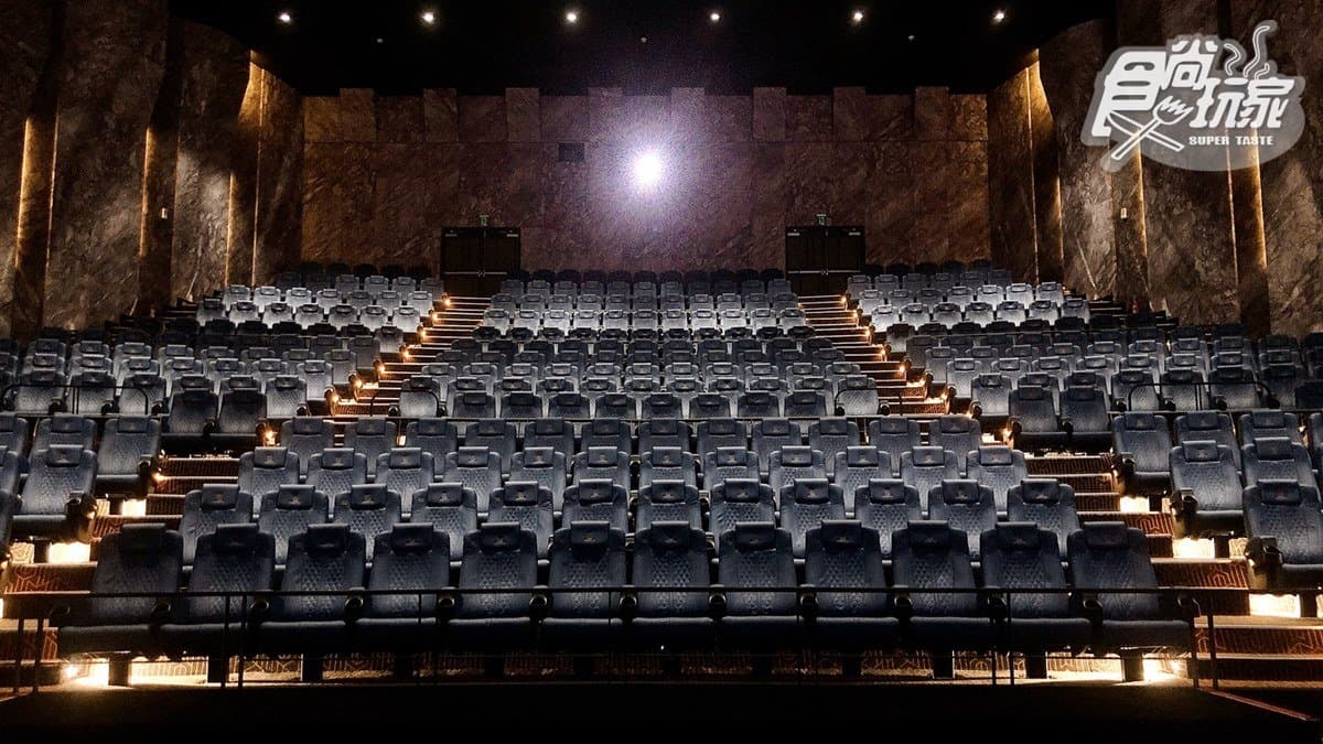超豪華「MUVIE CINEMAS」來囉!22公尺巨幅銀幕+尊榮皮椅,還可大嗑名古屋人氣炸雞 超豪華「MUVIE CINEMAS」來囉!22公尺巨幅銀幕+尊榮皮椅,還可大嗑名古屋人氣炸雞