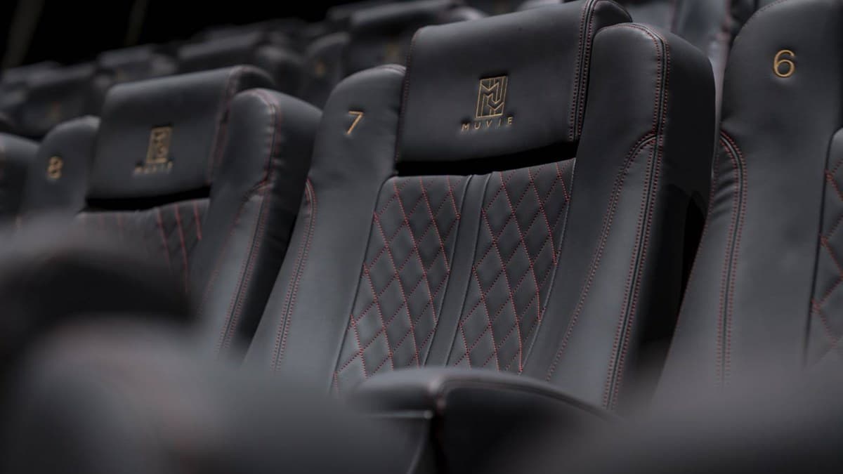 超豪華「MUVIE CINEMAS」來囉!22公尺巨幅銀幕+尊榮皮椅,還可大嗑名古屋人氣炸雞 超豪華「MUVIE CINEMAS」來囉!22公尺巨幅銀幕+尊榮皮椅,還可大嗑名古屋人氣炸雞