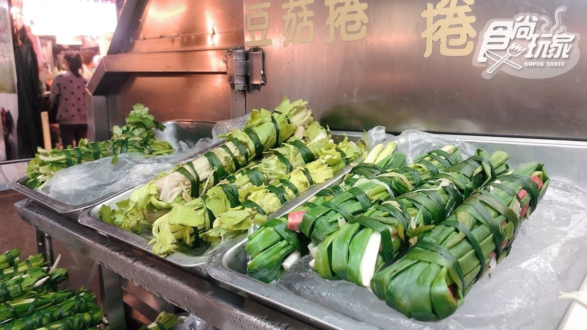超狂整條「香菜捲」！北部夜市限定款，94要挑戰你的味蕾極限～