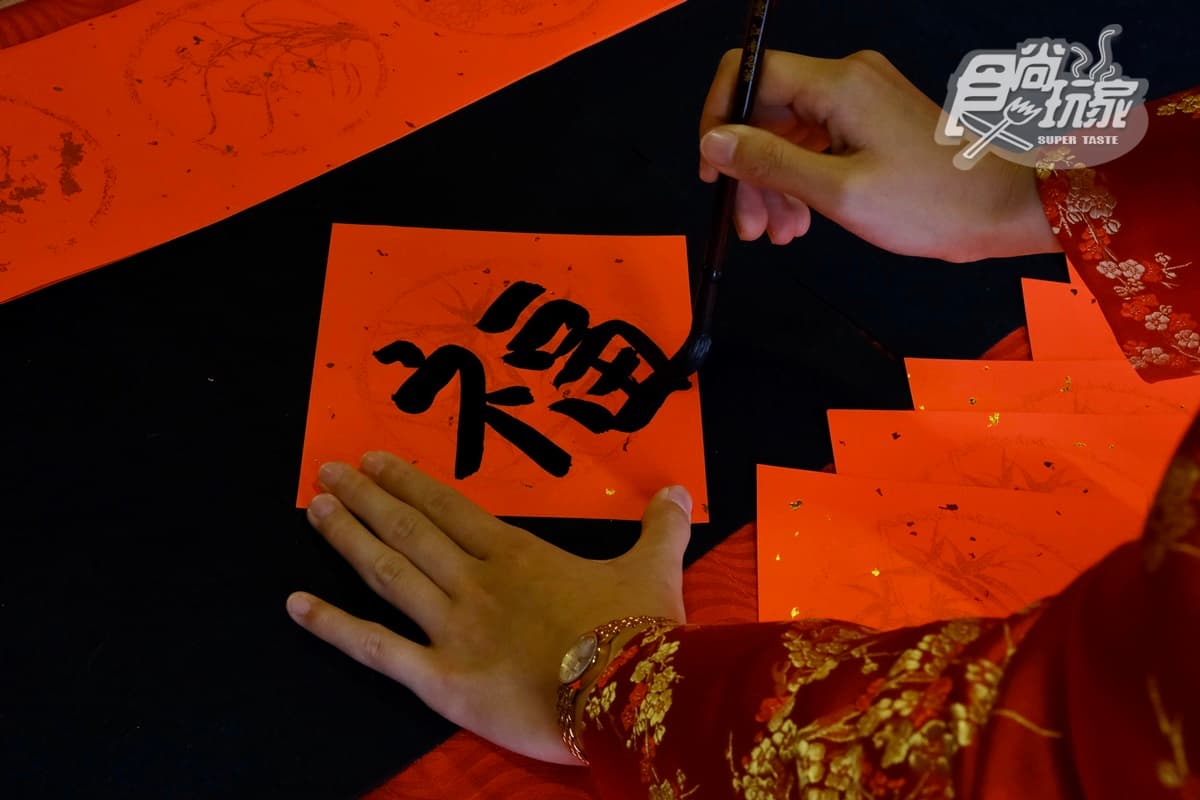 登郵輪只要20秒！全台唯一「自助報到」開放用，先玩「寶瓶星號」年貨大街+星馬年菜