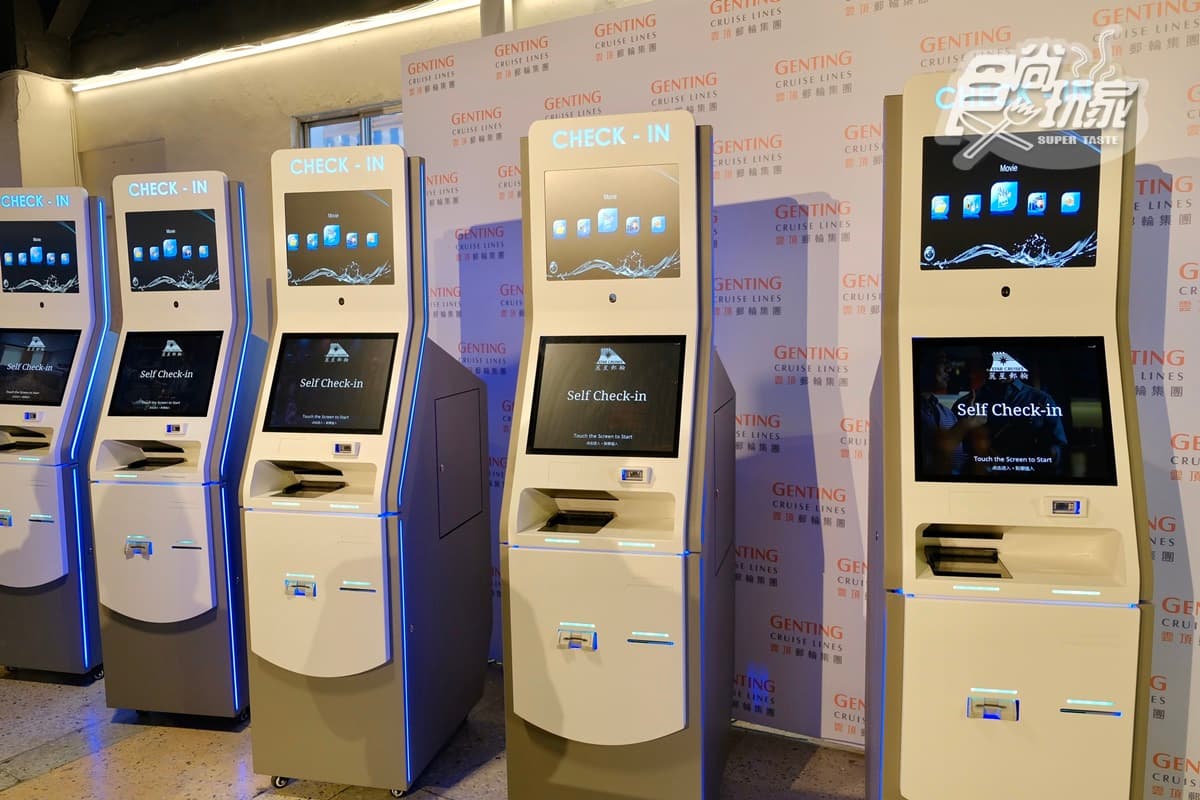 登郵輪只要20秒！全台唯一「自助報到」開放用，先玩「寶瓶星號」年貨大街+星馬年菜