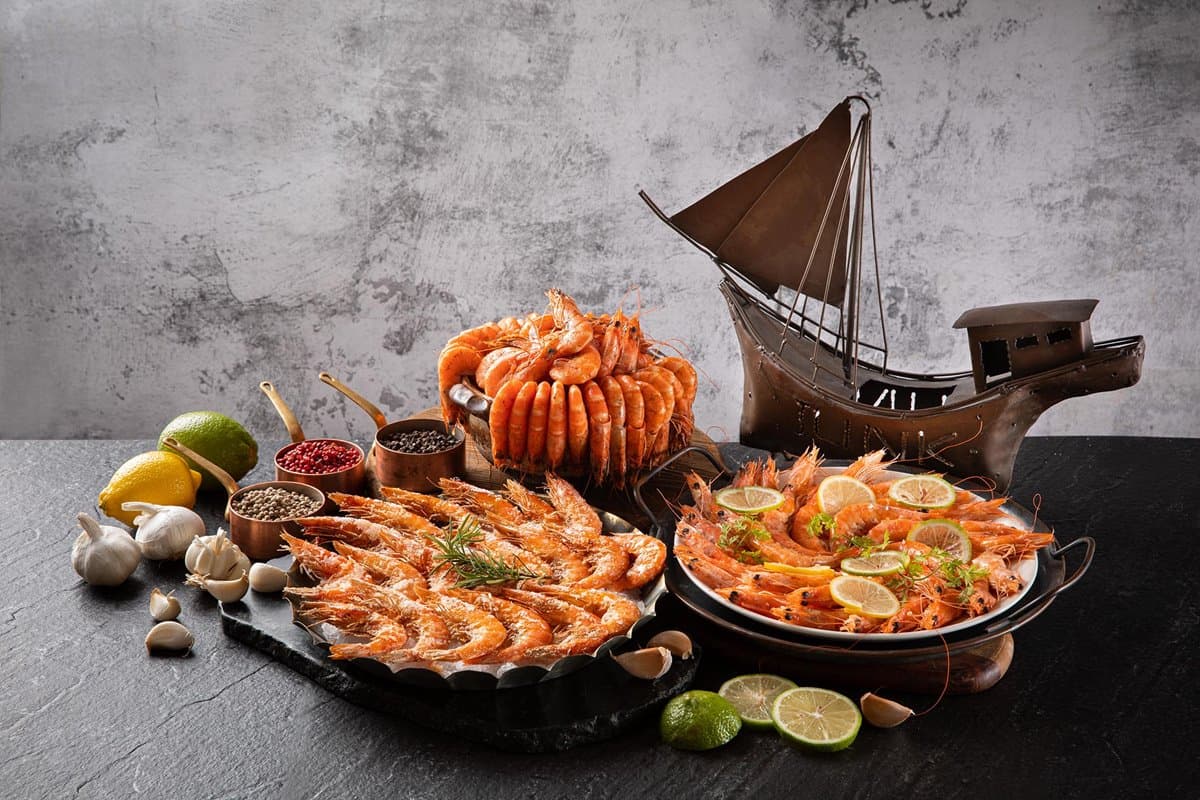草莓控嗨了！超狂「草莓Buffet」蛋糕、糖葫蘆都有，加碼「小鮑魚」吃到飽